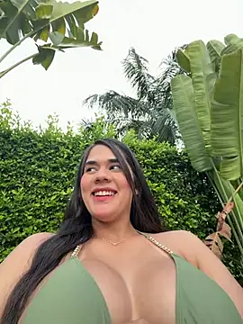 Snapshot of BellaLeclair chatting on April 22, 2026, 10:38 pm BellaLeclair online show from April 22, 2026, 10:38 pm