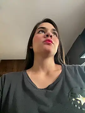 BellaLeclair online show from October 15, 2025, 4:26 pm