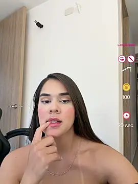 Snapshot of BellaLeclair chatting on May 6, 2026, 7:40 pm BellaLeclair online show from May 6, 2026, 7:40 pm
