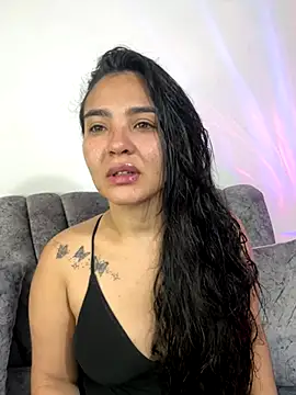 meli  brown online show from November 30, 2025, 4:57 am