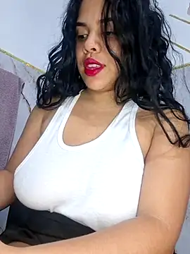 Snapshot of Yemaly_Lee chatting on May 3, 2026, 9:51 pm Yemaly Lee online show from May 3, 2026, 9:51 pm