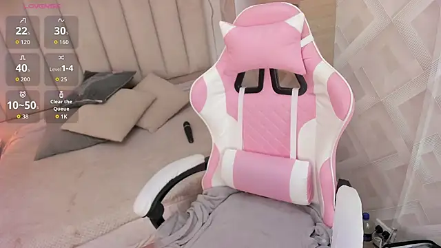 Clhoe Johnson online show from December 22, 2025, 1:22 pm