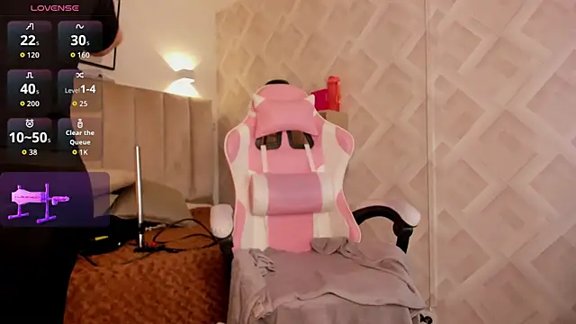 Clhoe Johnson online show from February 13, 2026, 12:38 pm