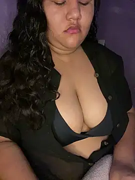 qxmila1 online show from October 3, 2025, 2:07 pm