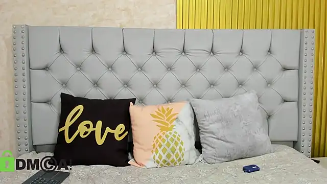 Snapshot of Skarlet_04 chatting on November 7, 2025, 4:22 pm Skarlet 04 online show from November 7, 2025, 4:22 pm