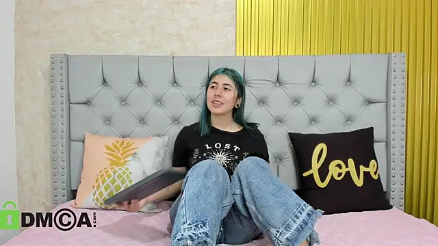 Snapshot of Skarlet_04 chatting on November 29, 2025, 5:46 pm Skarlet 04 online show from November 29, 2025, 5:46 pm