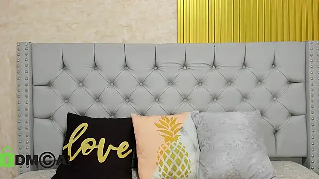 Snapshot of Skarlet_04 chatting on November 10, 2025, 5:18 pm Skarlet 04 online show from November 10, 2025, 5:18 pm