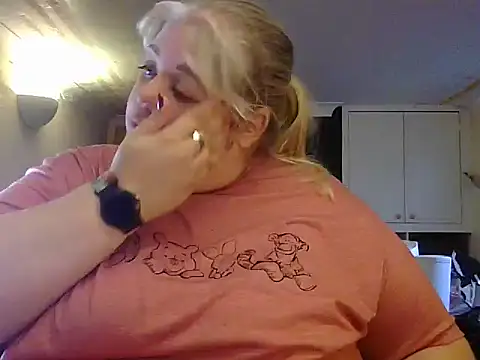 Kinkyhousewife83 online show from October 8, 2025, 9:33 am