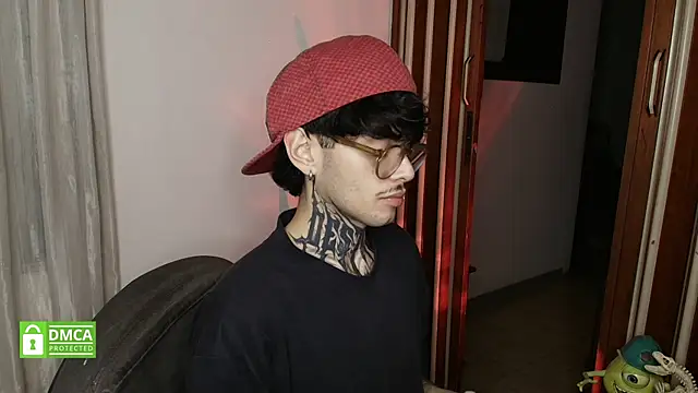 Snapshot of Mihail_leroy chatting on January 15, 2026, 2:04 am Mihail leroy online show from January 15, 2026, 2:04 am