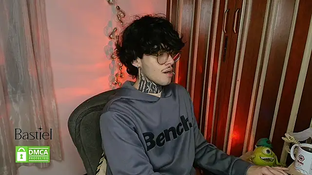 Snapshot of Mihail_leroy chatting on October 8, 2025, 3:08 am Mihail leroy online show from October 8, 2025, 3:08 am