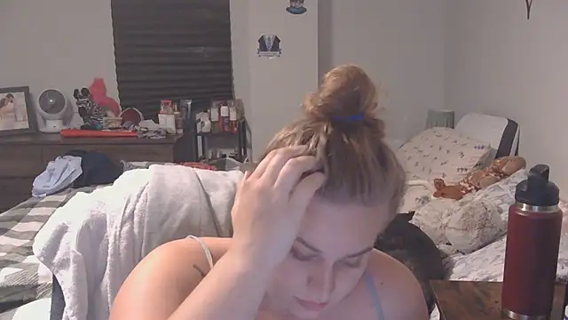 Sexyblonde12344 online show from September 14, 2025, 3:12 pm