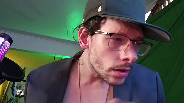 Snapshot of MasterDaddyCool chatting on October 21, 2025, 3:50 am MasterDaddyCool online show from October 21, 2025, 3:50 am