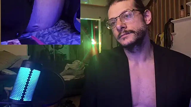 Snapshot of MasterDaddyCool chatting on November 14, 2025, 2:04 am MasterDaddyCool online show from November 14, 2025, 2:04 am