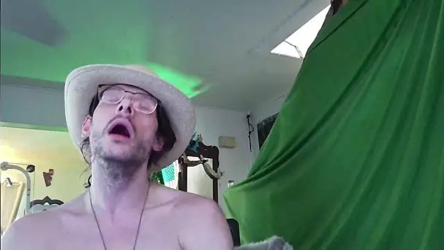 Snapshot of MasterDaddyCool chatting on October 19, 2025, 12:52 pm MasterDaddyCool online show from October 19, 2025, 12:52 pm