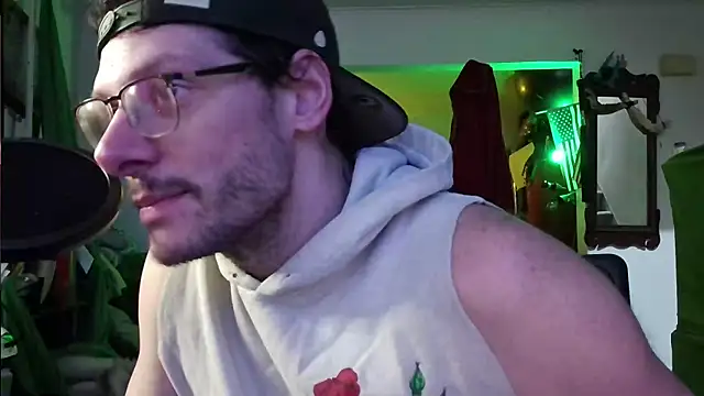 Snapshot of MasterDaddyCool chatting on October 20, 2025, 2:02 am MasterDaddyCool online show from October 20, 2025, 2:02 am