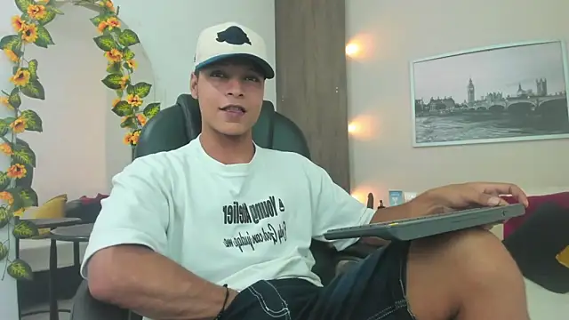 Snapshot of Ricky_Owens1 chatting on November 25, 2025, 7:25 pm Ricky Owens1 online show from November 25, 2025, 7:25 pm