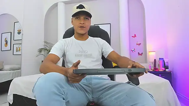 Snapshot of Ricky_Owens1 chatting on October 27, 2025, 8:43 pm Ricky Owens1 online show from October 27, 2025, 8:43 pm