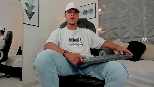 Snapshot of Ricky_Owens1 chatting on November 22, 2025, 6:51 pm Ricky Owens1 online show from November 22, 2025, 6:51 pm