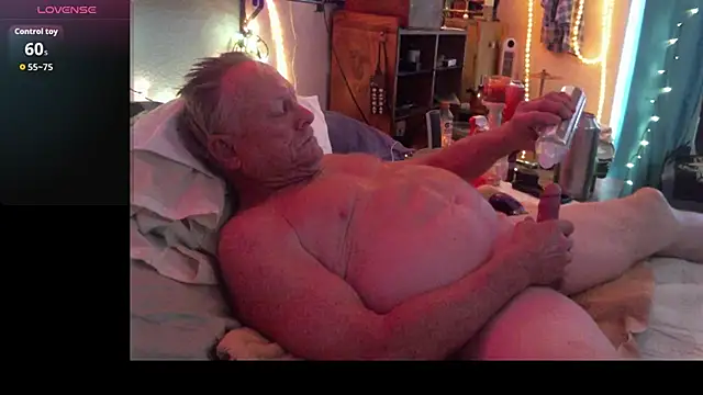 Pussyeat2please online show from February 22, 2026, 7:26 pm