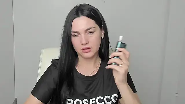 Snapshot of Lune_Moon chatting on October 3, 2025, 5:47 pm Lune Moon online show from October 3, 2025, 5:47 pm