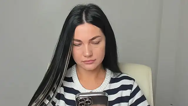 Snapshot of Lune_Moon chatting on November 21, 2025, 6:45 am Lune Moon online show from November 21, 2025, 6:45 am