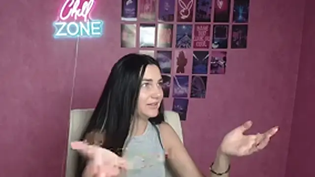 Snapshot of Lune_Moon chatting on October 23, 2025, 5:17 am Lune Moon online show from October 23, 2025, 5:17 am