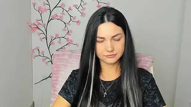 Lune Moon online show from April 11, 2026, 5:37 am