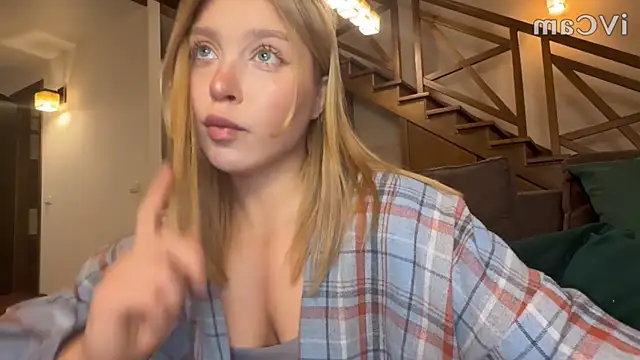 VanillaLivitski online show from November 11, 2025, 2:56 pm