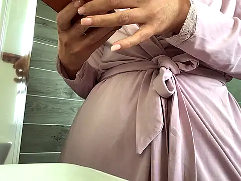 Seductive LunaX online show from September 19, 2025, 7:34 am