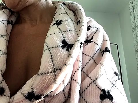 Seductive LunaX online show from October 25, 2025, 11:31 am