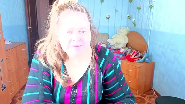 Audrey Aura online show from October 22, 2025, 5:18 am