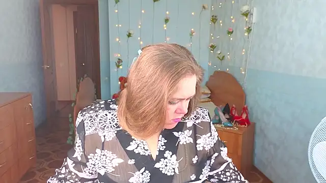 Audrey Aura online show from September 10, 2025, 4:44 am