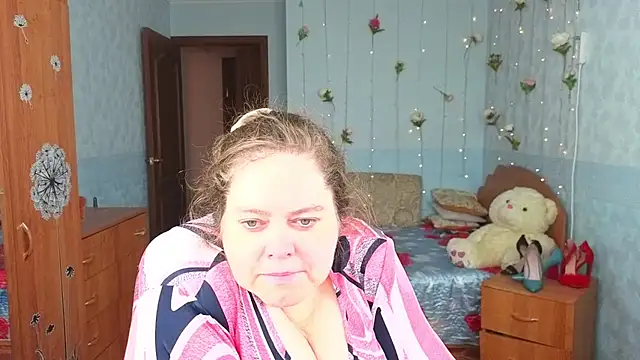 Audrey Aura online show from October 13, 2025, 5:09 am