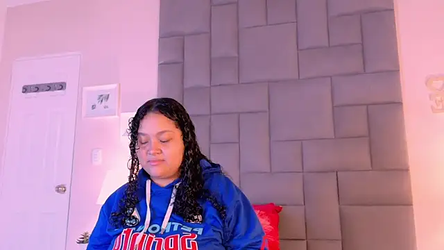 KITY HILL online show from October 2, 2025, 4:38 am