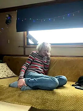 ladyboatlady online show from December 17, 2025, 1:05 pm