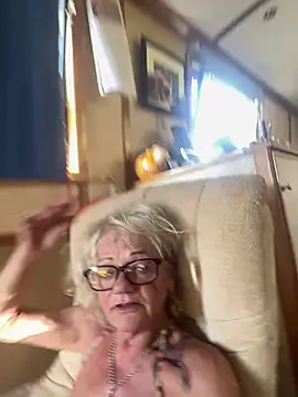Snapshot of ladyboatlady chatting on June 26, 2026, 2:45 pm ladyboatlady online show from June 26, 2026, 2:45 pm
