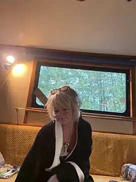 ladyboatlady online show from October 9, 2025, 6:36 am