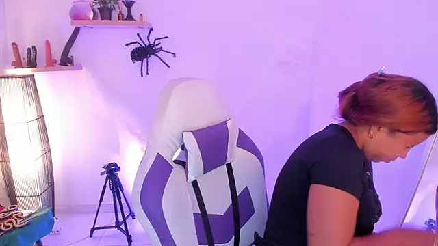 Snapshot of scarlett_enjoy1 chatting on October 28, 2025, 1:10 pm scarlett enjoy1 online show from October 28, 2025, 1:10 pm