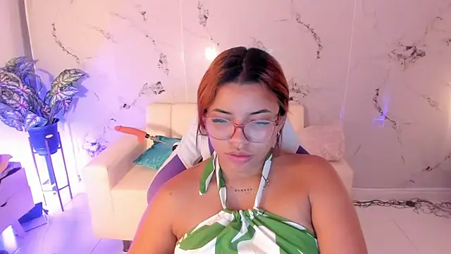 Snapshot of scarlett_enjoy1 chatting on September 19, 2025, 12:42 pm scarlett enjoy1 online show from September 19, 2025, 12:42 pm