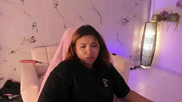 Snapshot of scarlett_enjoy1 chatting on November 18, 2025, 2:42 pm scarlett enjoy1 online show from November 18, 2025, 2:42 pm