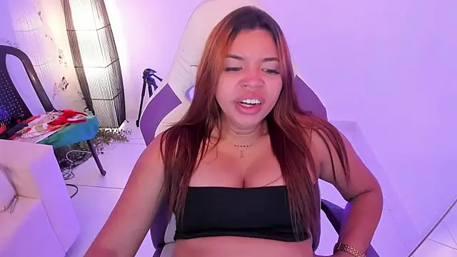 Snapshot of scarlett_enjoy1 chatting on November 3, 2025, 1:37 pm scarlett enjoy1 online show from November 3, 2025, 1:37 pm