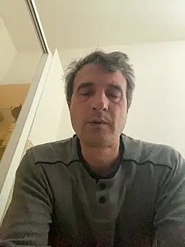 Snapshot of sasatimido chatting on May 3, 2026, 6:40 am sasatimido online show from May 3, 2026, 6:40 am