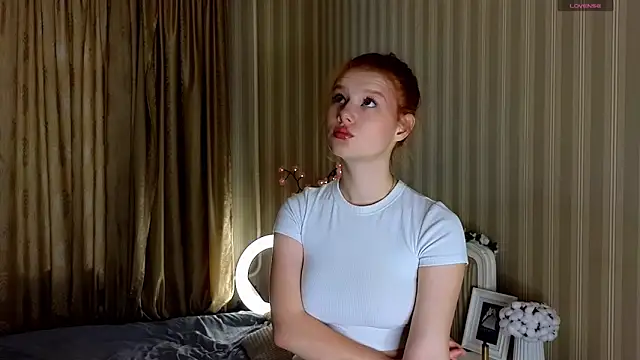 Juuulia  online show from March 9, 2026, 12:52 pm