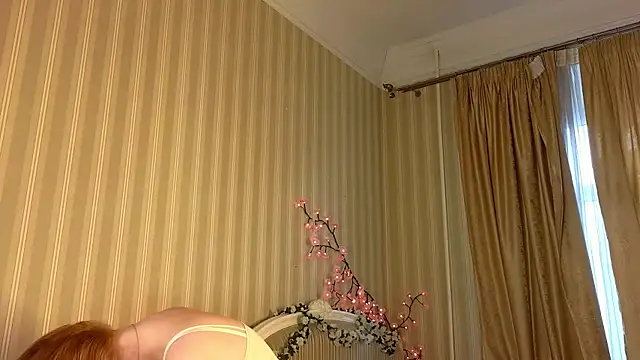 Snapshot of Juuulia_ chatting on May 10, 2026, 2:08 pm Juuulia online show from May 10, 2026, 2:08 pm