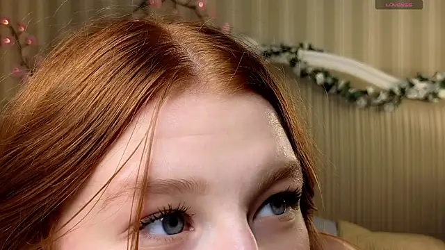 Juuulia  online show from April 18, 2026, 8:09 pm