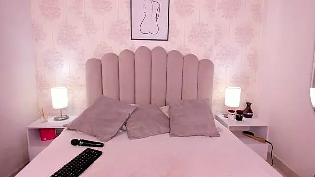 Snapshot of ShaynaHosk chatting on October 1, 2025, 5:28 pm ShaynaHosk online show from October 1, 2025, 5:28 pm