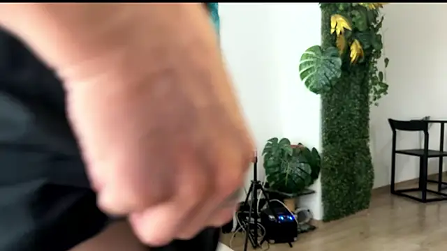 Neythancooper online show from November 9, 2025, 1:37 pm