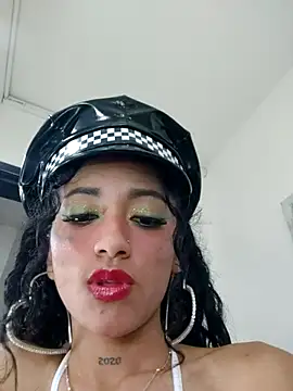 Kylie Moan online show from November 1, 2025, 5:03 am