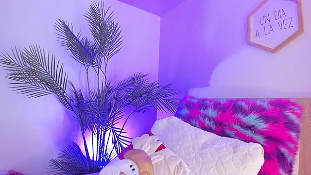 Hadid Jimenez  online show from November 12, 2025, 7:40 pm