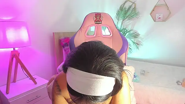 Hadid Jimenez  online show from April 14, 2026, 8:14 pm